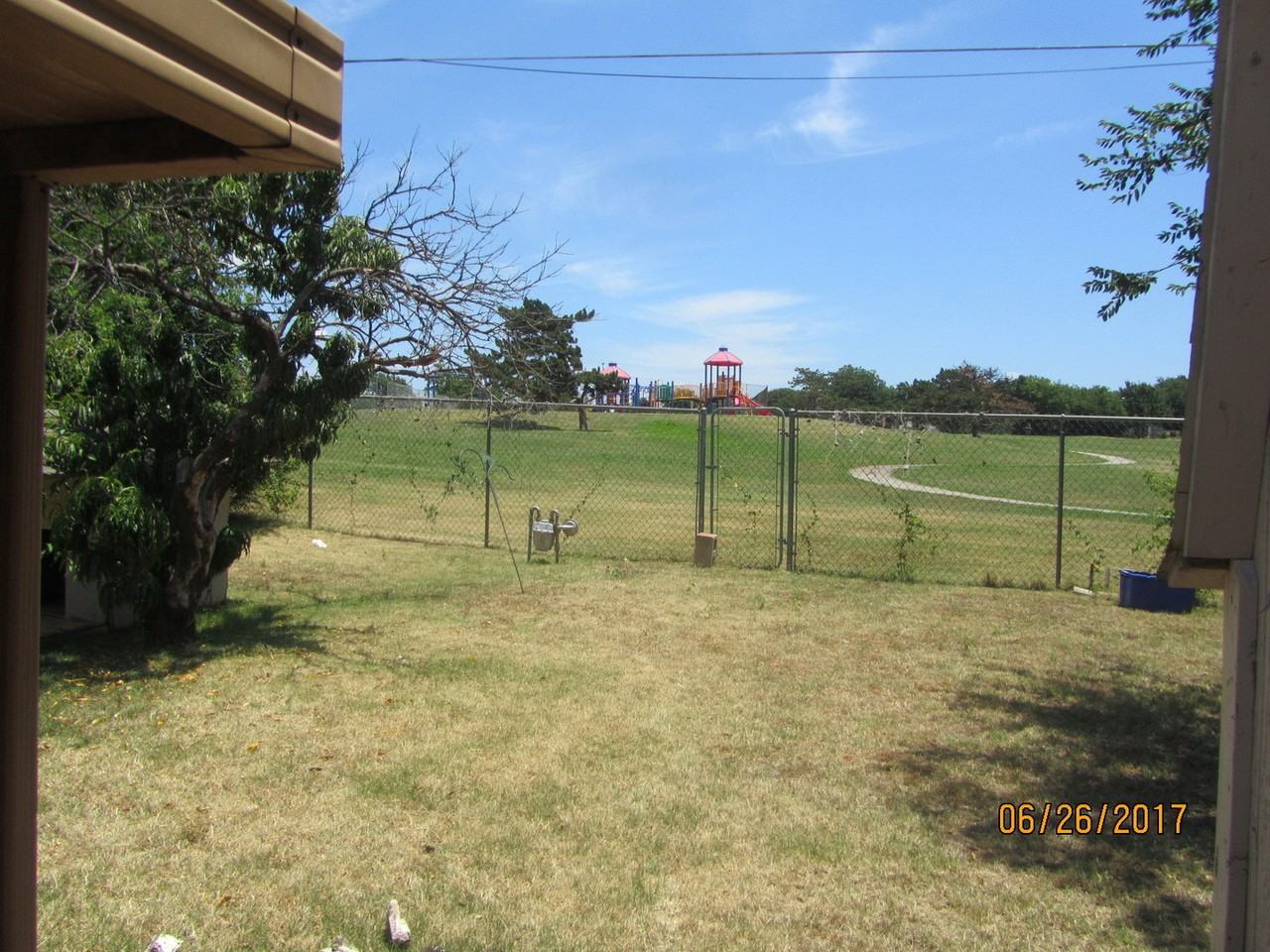 1906 South Stonewall Avenue - Photo 4 of 10