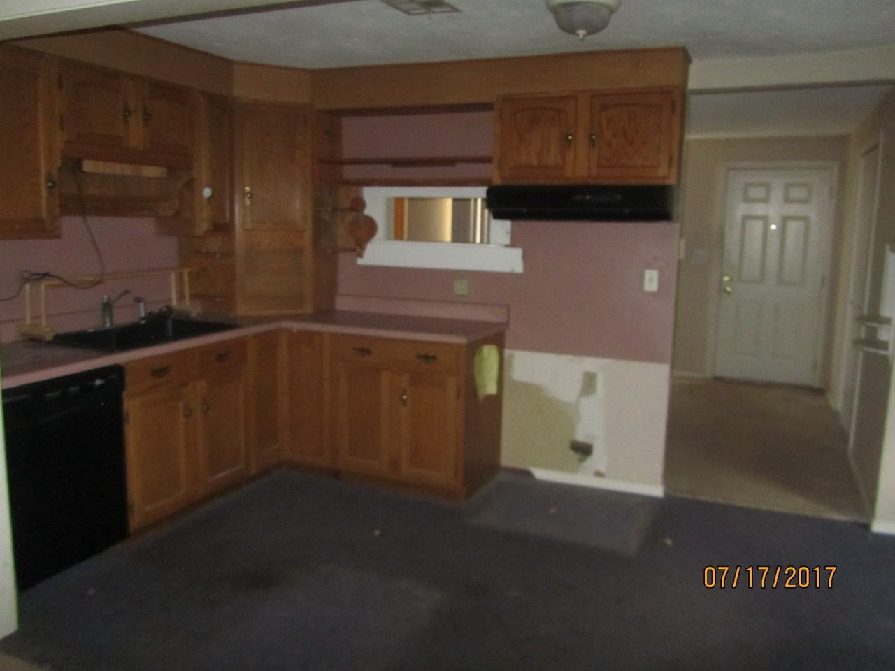 1906 South Stonewall Avenue - Photo 7 of 10