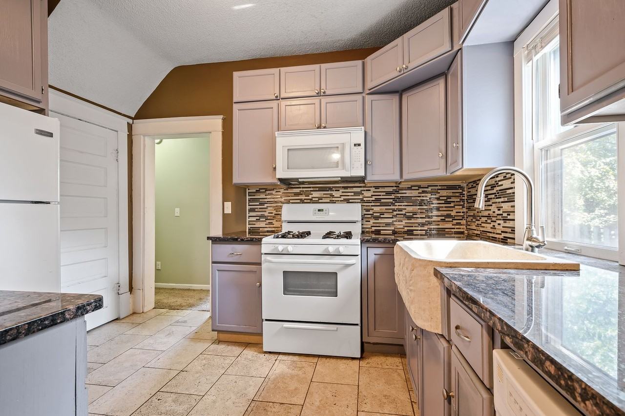 1108 15th Ave Se - Photo 2 of 19