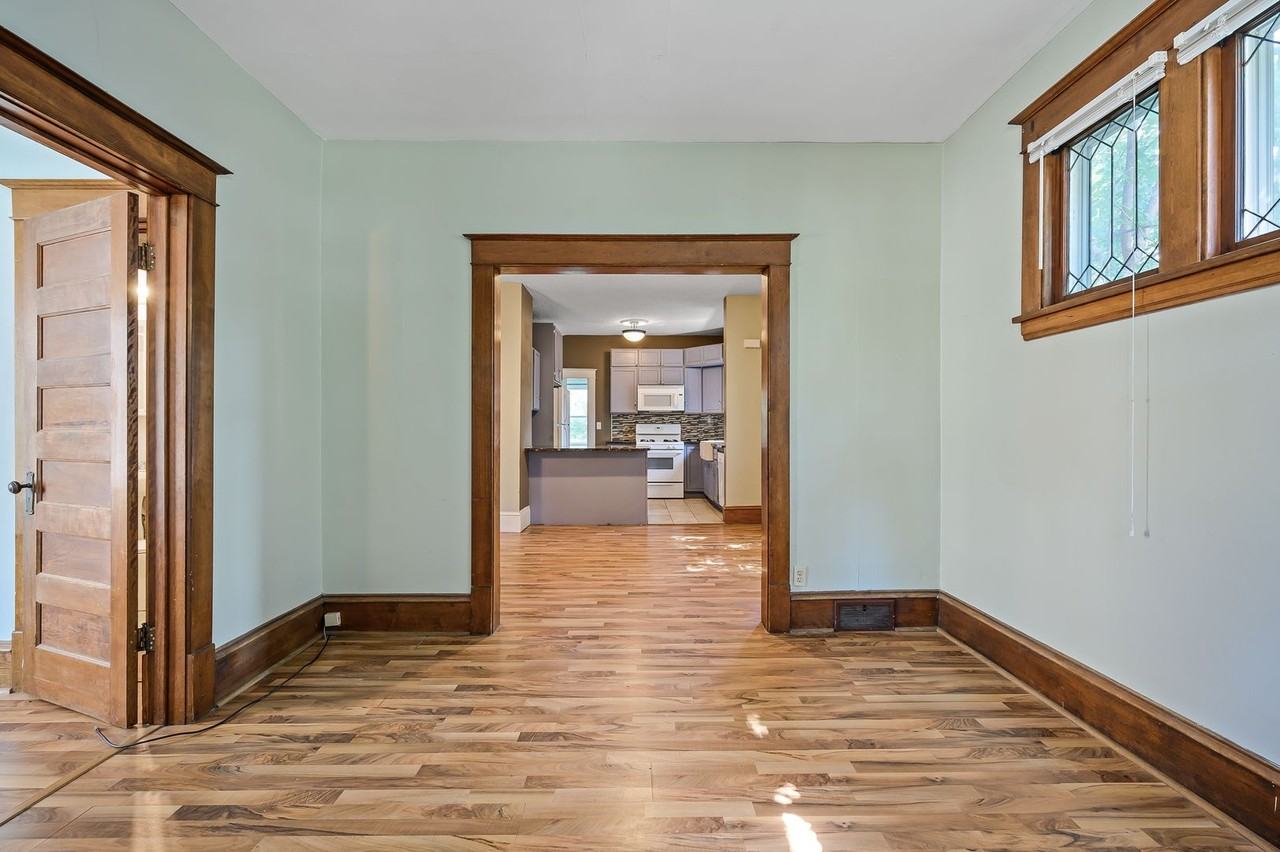 1108 15th Ave Se - Photo 6 of 19