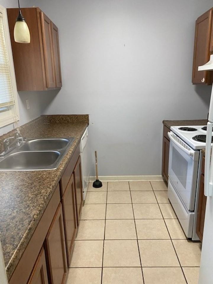 6015 Warm Springs Ct #B - Photo 4 of 7