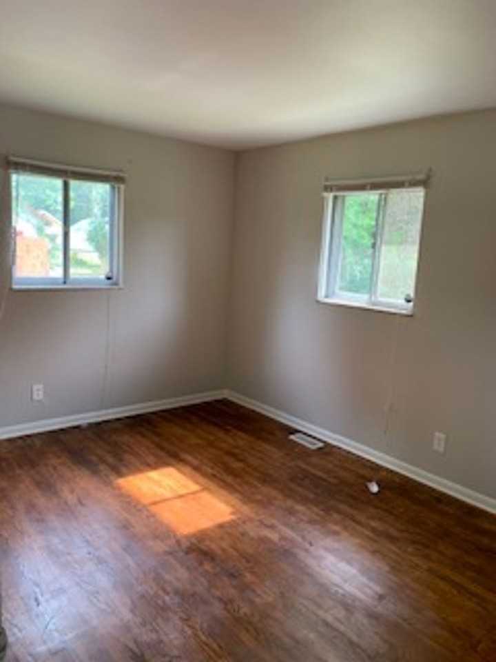 1362 W Pruitt St - Photo 4 of 9