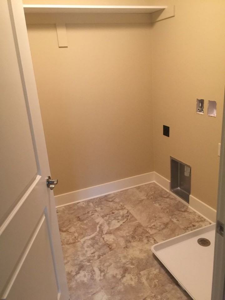 2967 Creekside Ct - Photo 3 of 17