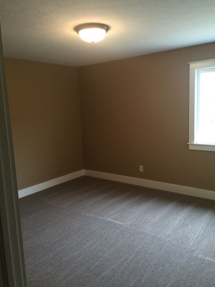 2967 Creekside Ct - Photo 3 of 17