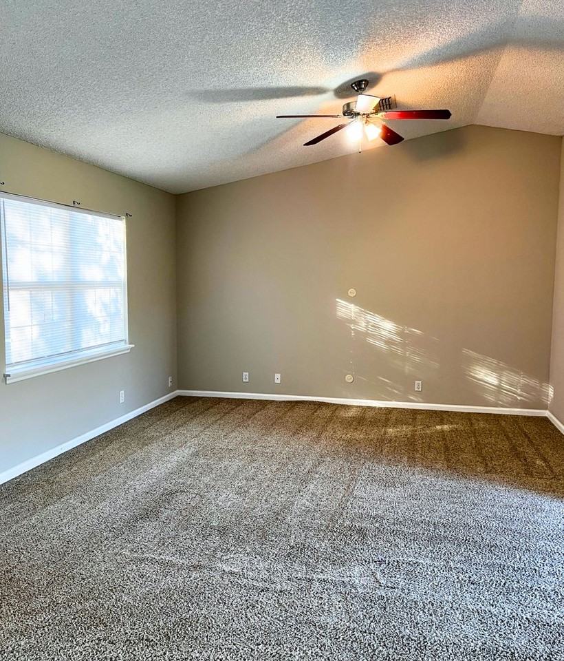 102 Hopi Ct - Photo 2 of 14