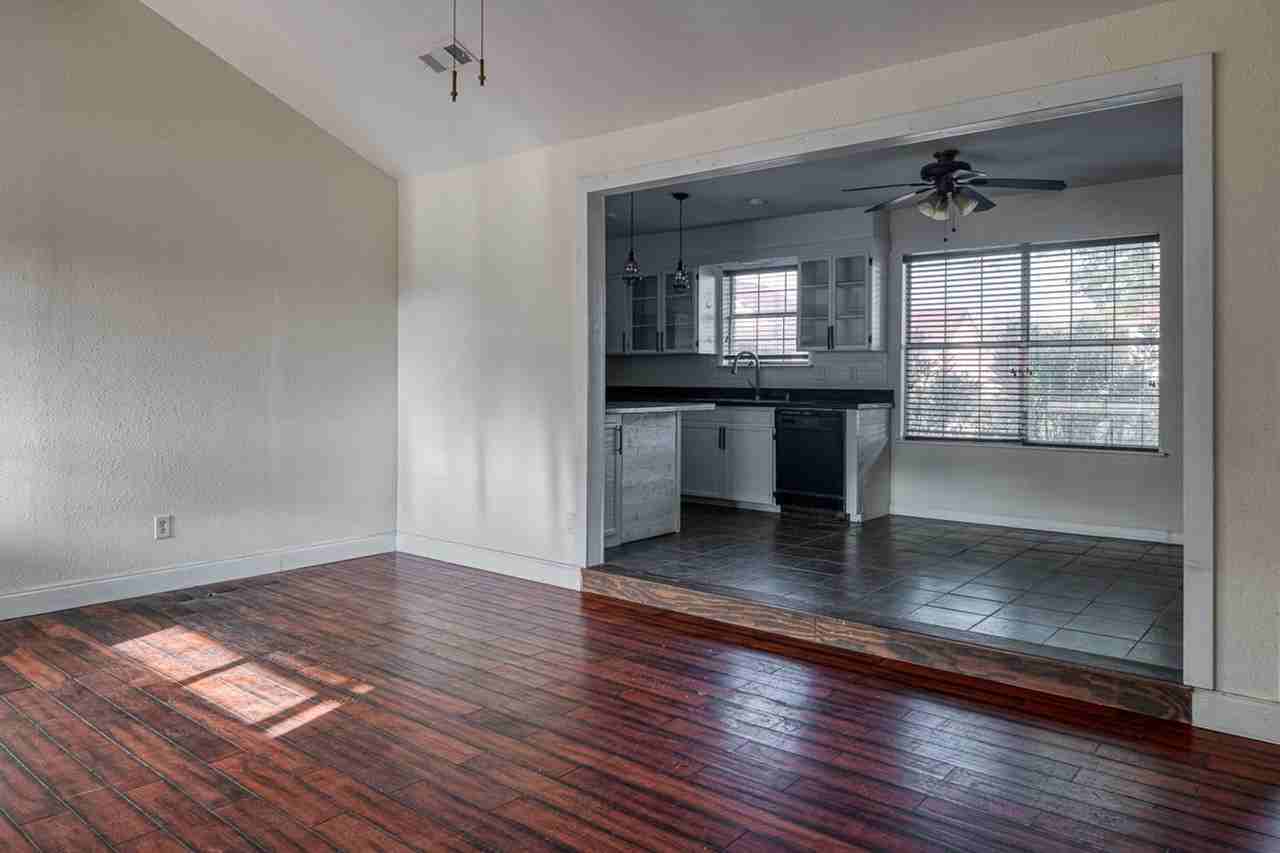 112 Tomahawk Trl - Photo 3 of 15