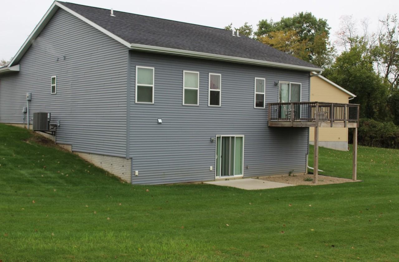 2091 Mackinaw Dr - Photo 3 of 23