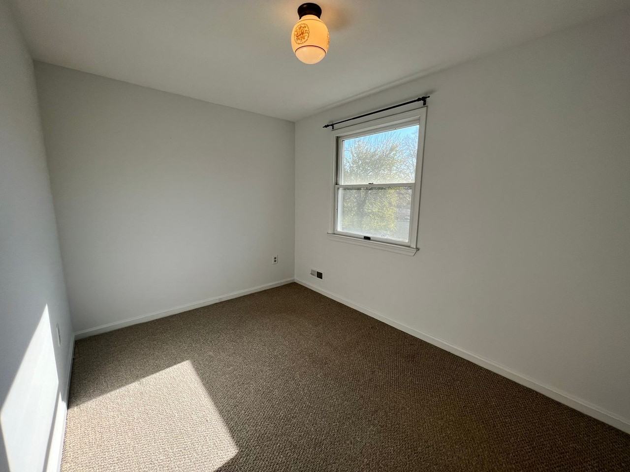 318 Whitestone Road - Photo 2 of 24