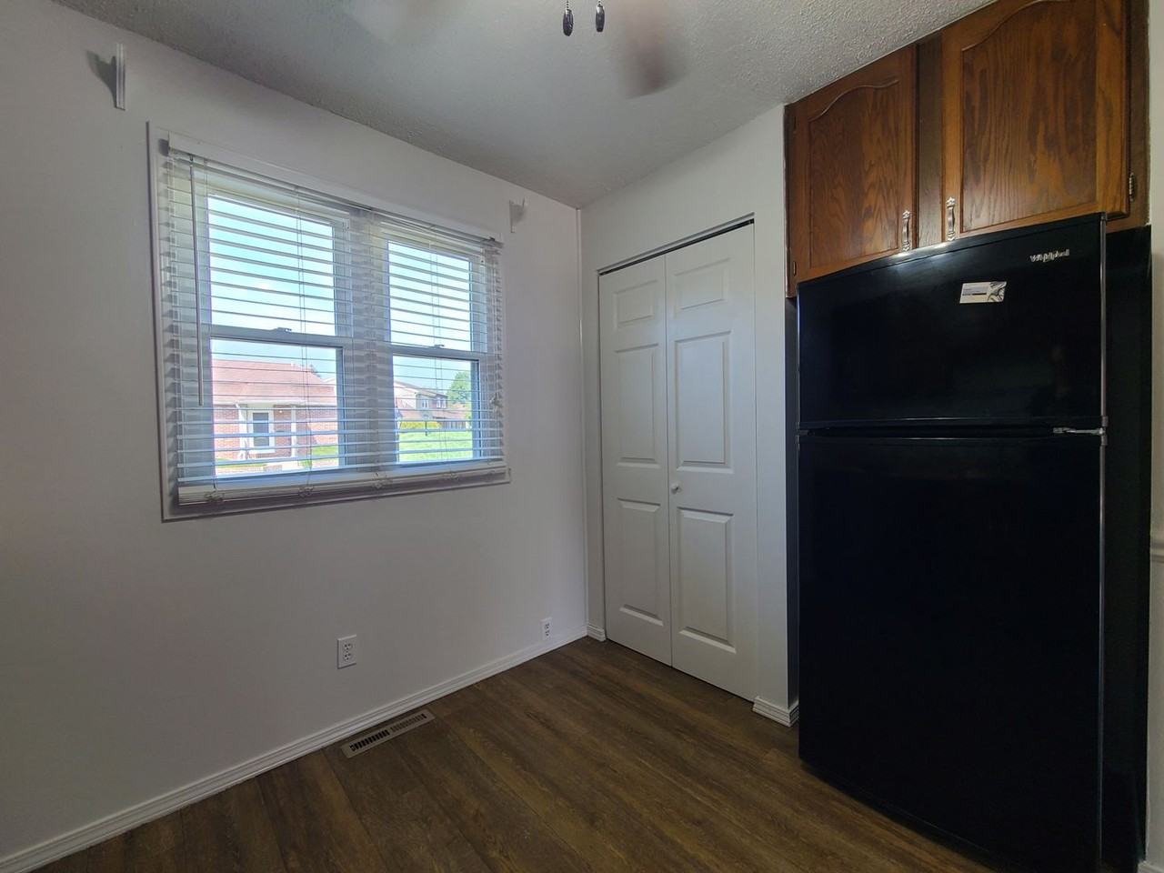 2595 Stratford Dr - Photo 5 of 14