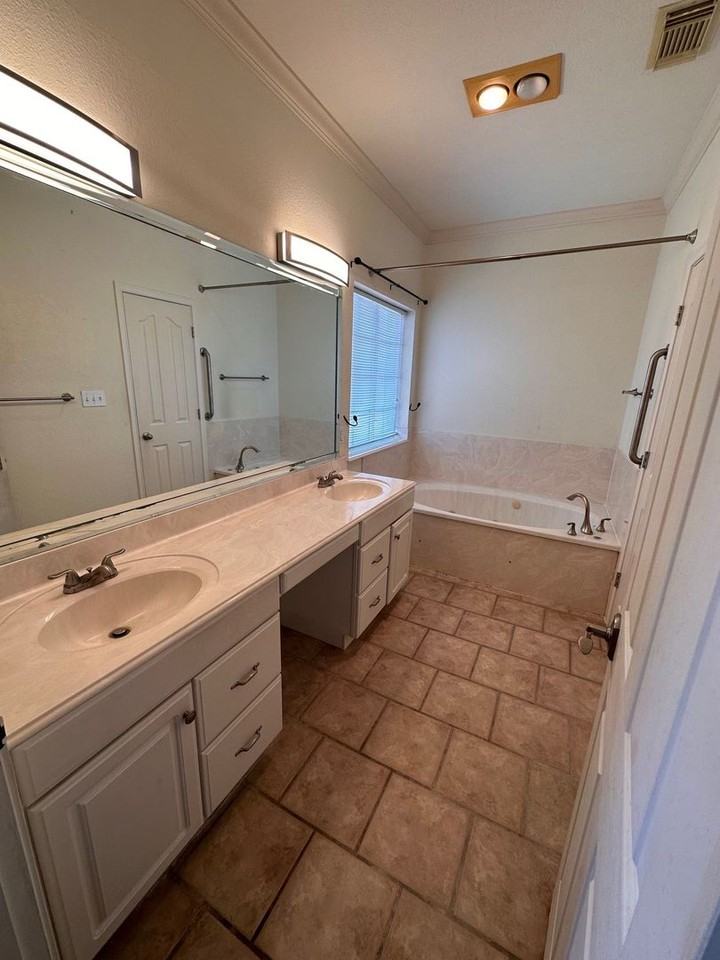 115 Suncrest - Photo 7 of 14