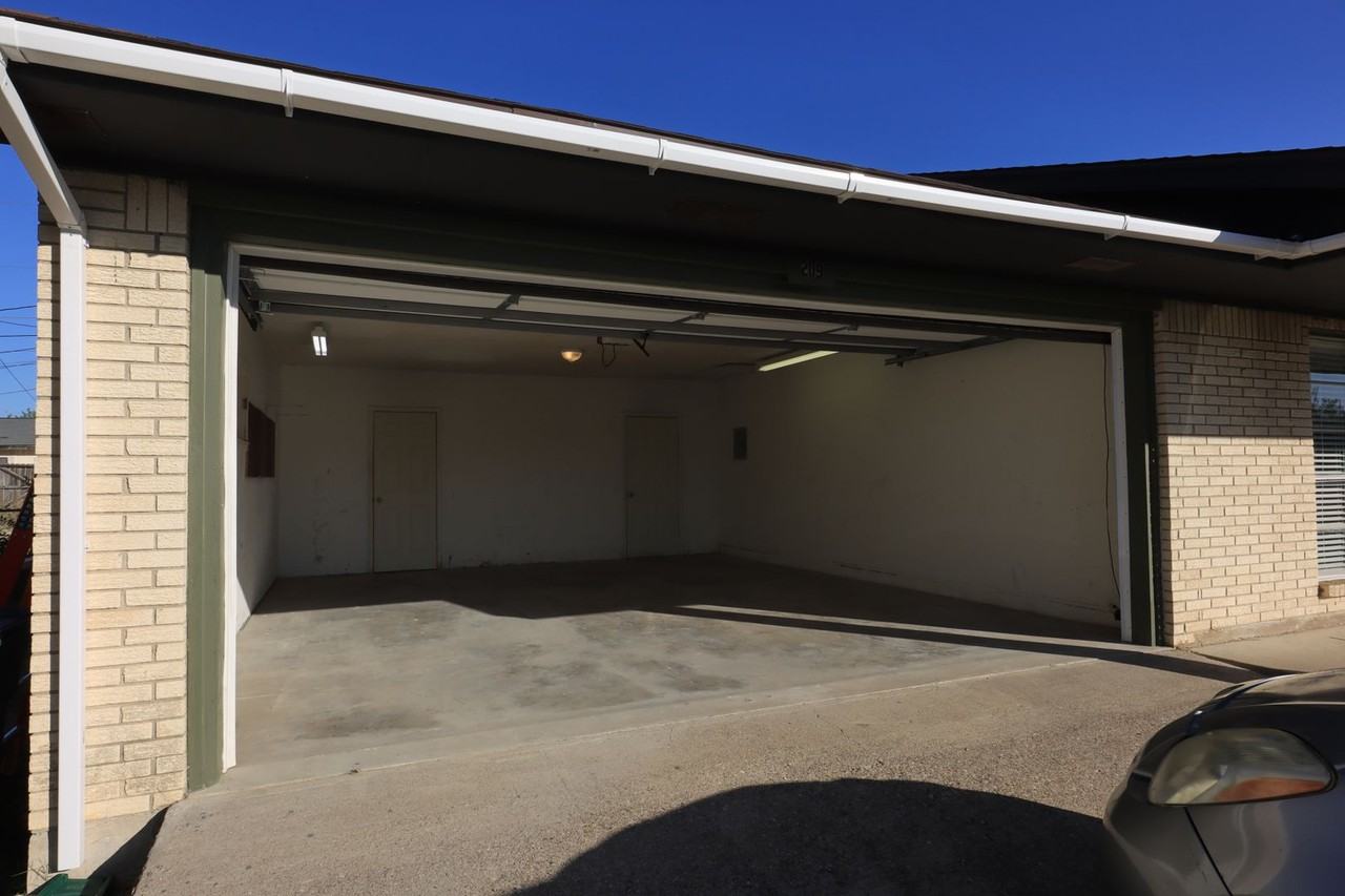 209 Margaret Ln - Photo 2 of 10