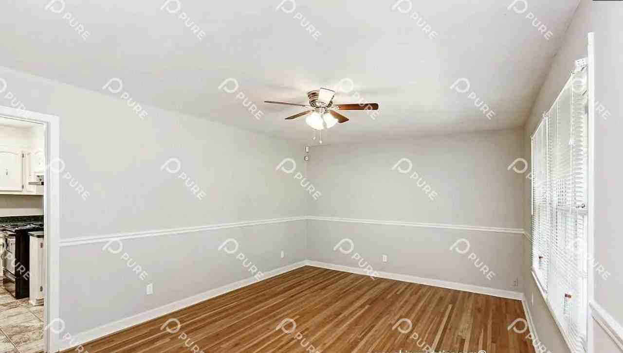 3206 Bayless Drive Southwest - Photo 3 of 14