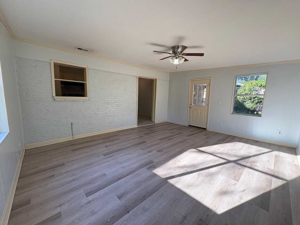 629 Woodmont Pl - Photo 3 of 13