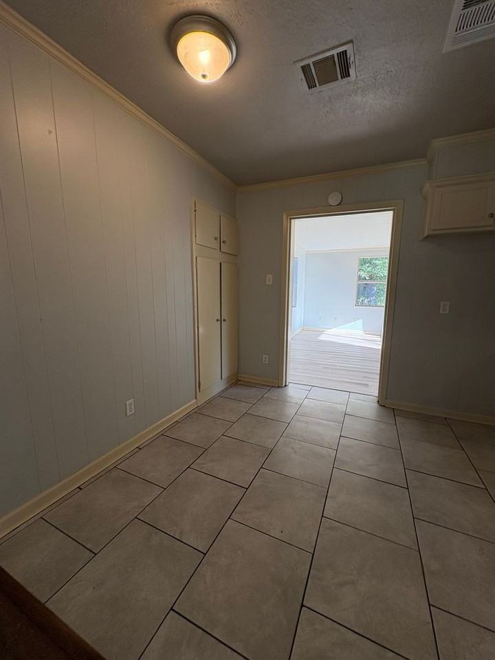 629 Woodmont Pl - Photo 7 of 13