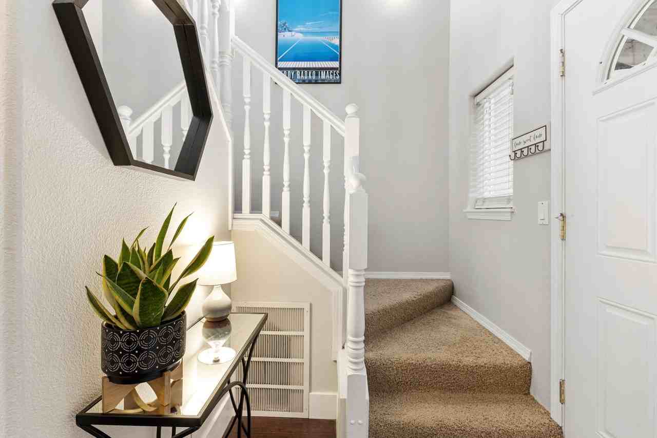 8945 North Calvert Avenue - Photo 3 of 22