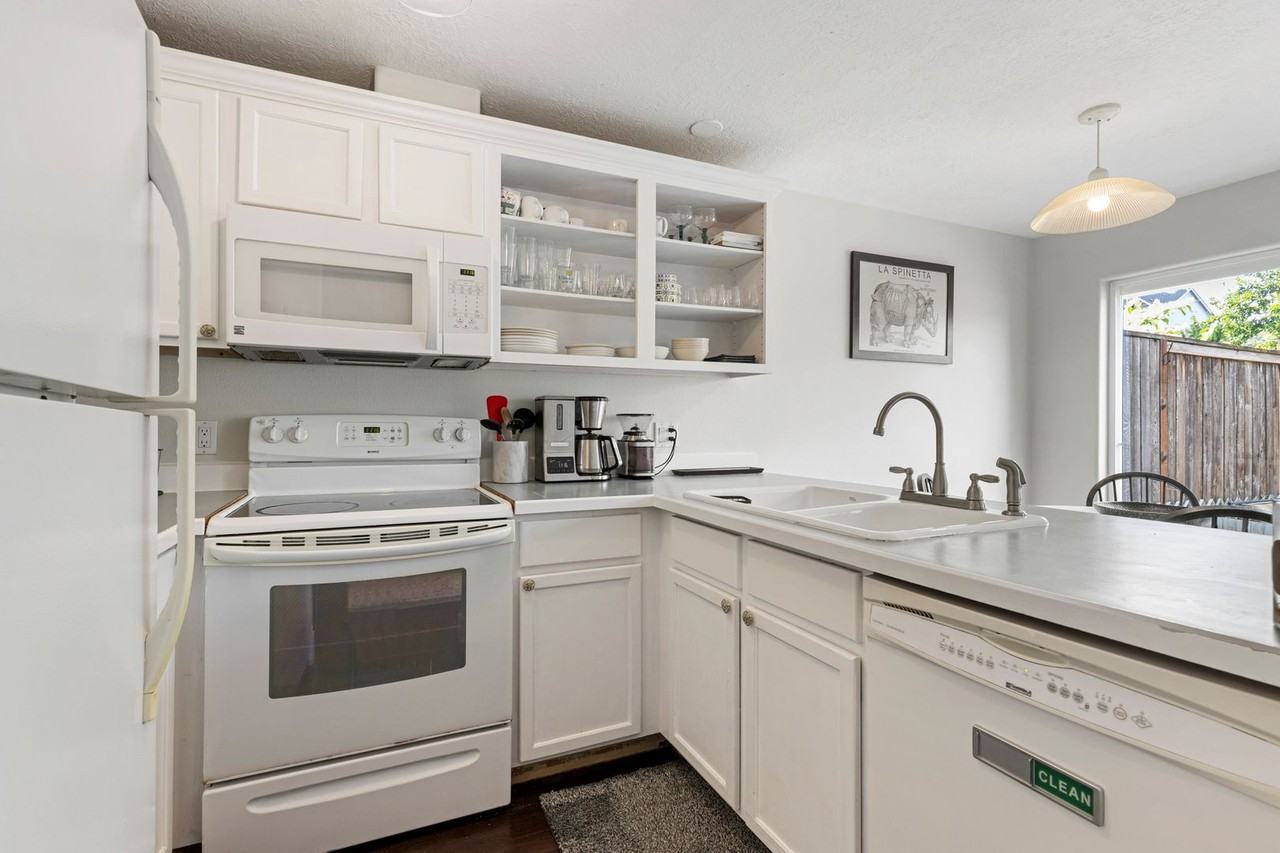 8945 North Calvert Avenue - Photo 7 of 22