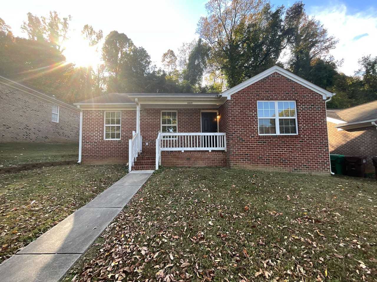 1019 N Manor Dr - Photo 3 of 27