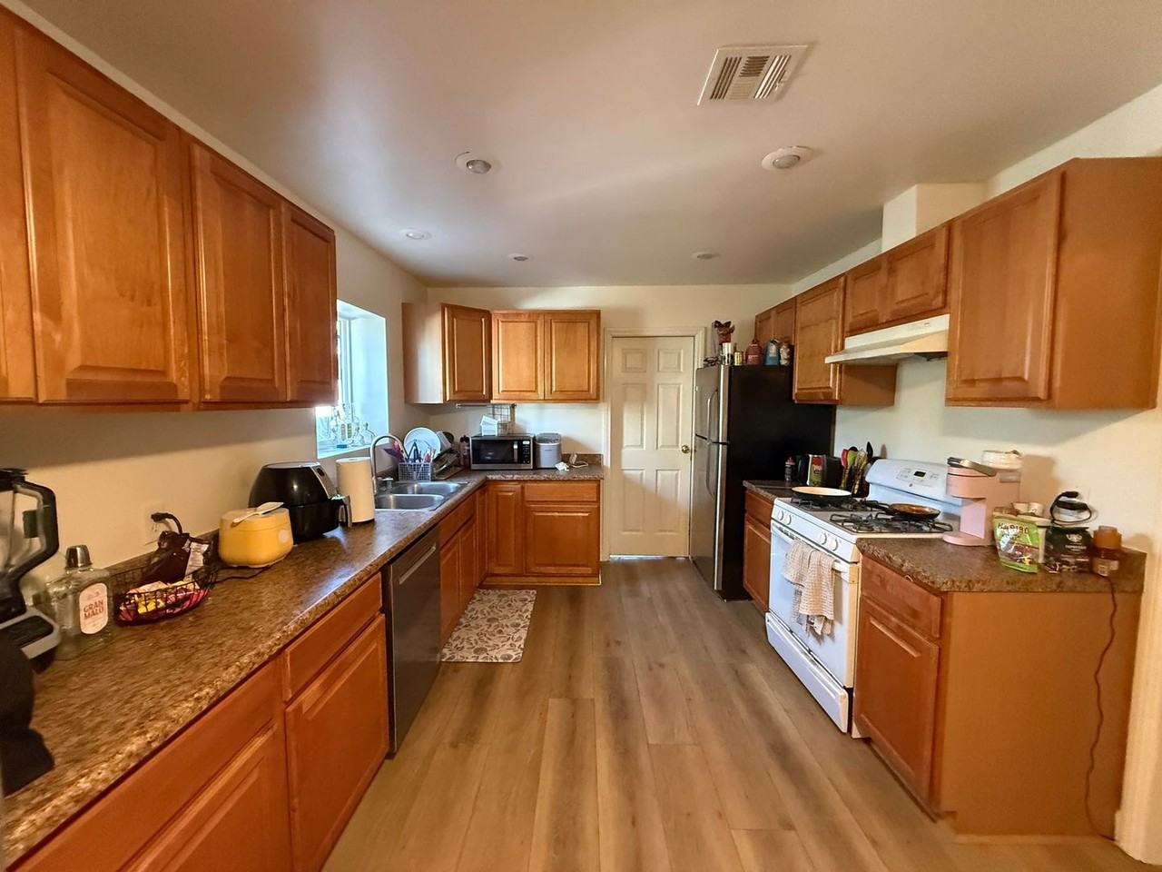 4920 Art St - Photo 3 of 20