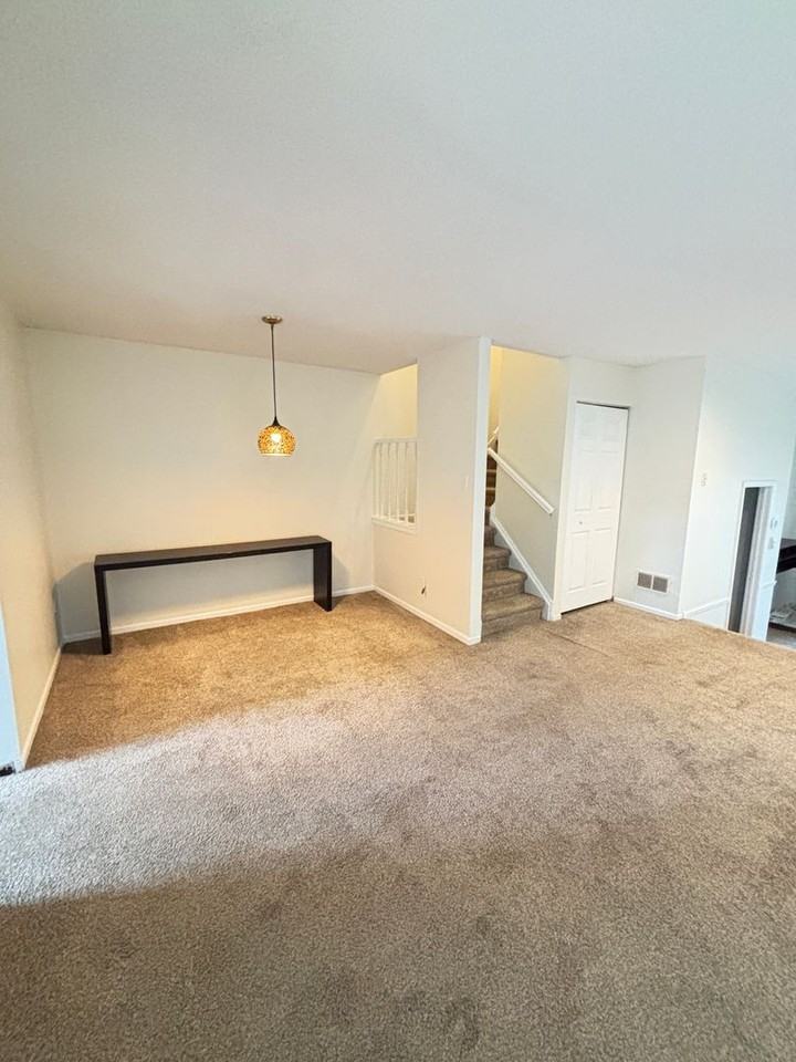 1708 Redwood Court - Photo 5 of 50