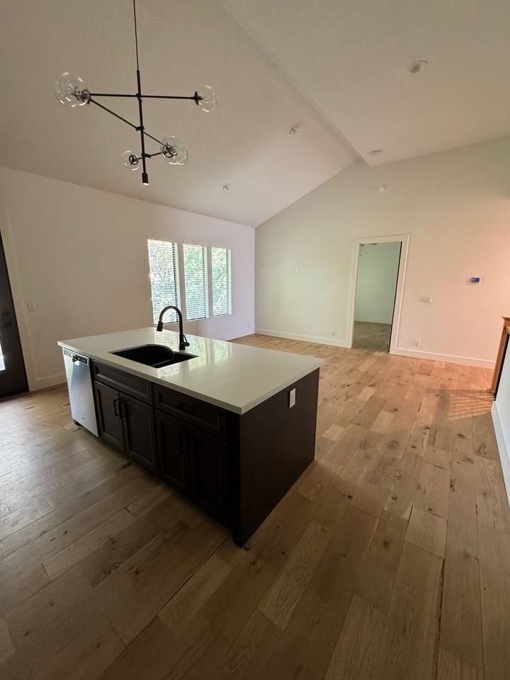 100 100 & 102 E. Maplewood Ln - Photo 2 of 15