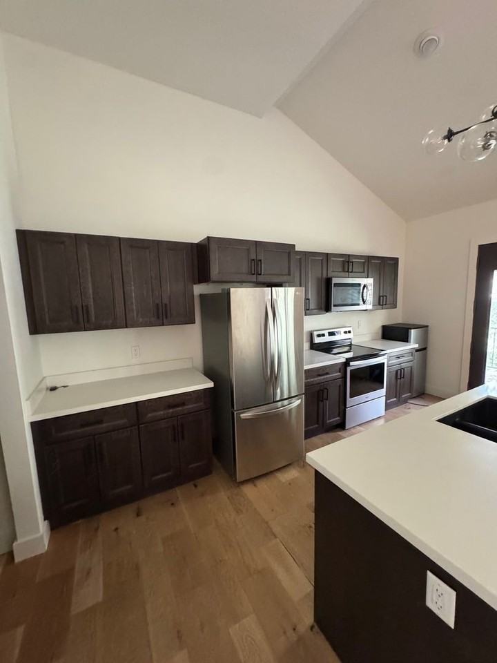 100 100 & 102 E. Maplewood Ln - Photo 3 of 15