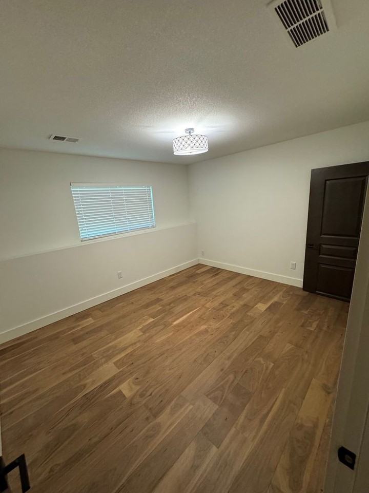 100 100 & 102 E. Maplewood Ln - Photo 5 of 15