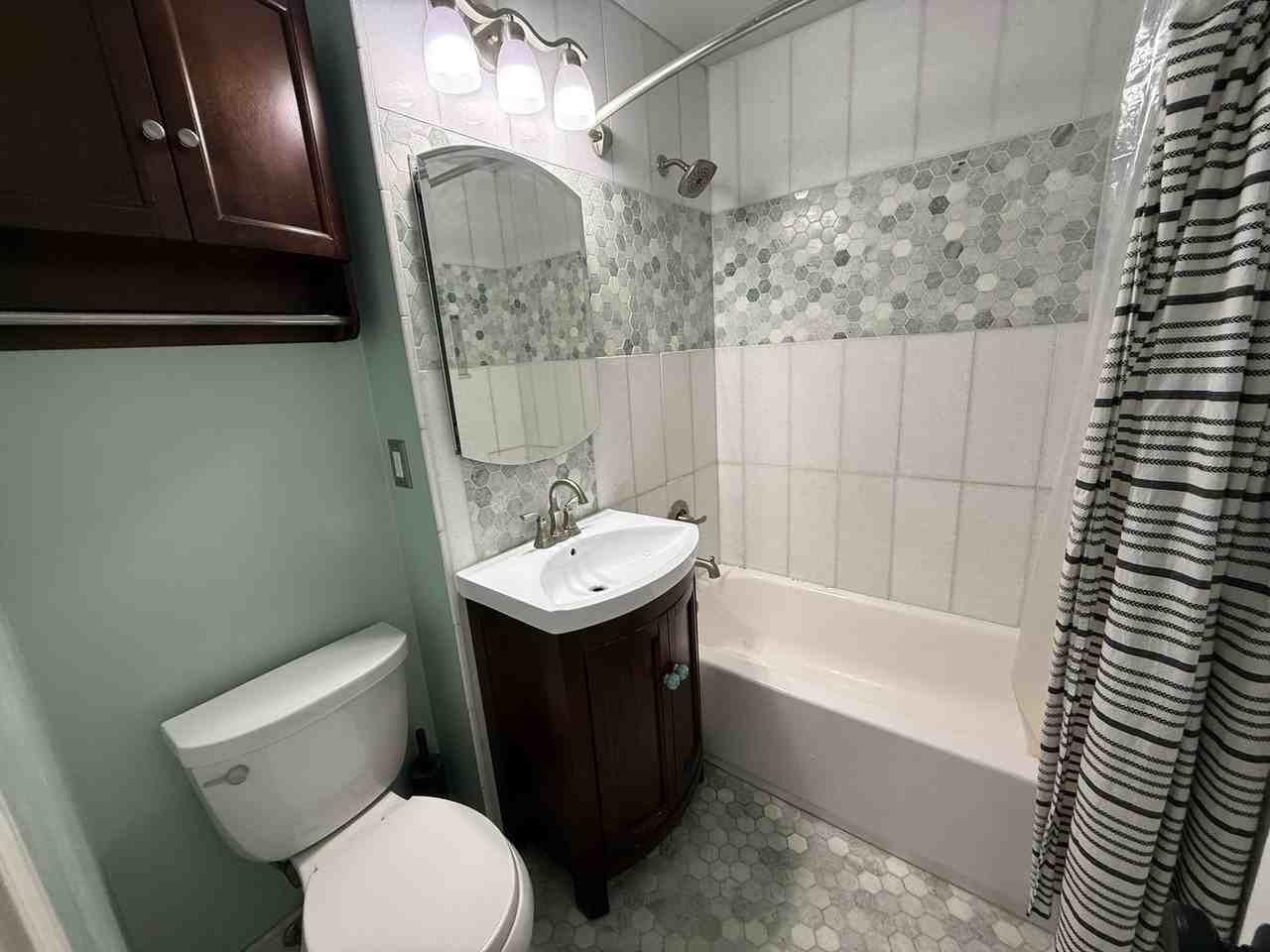 7031 East 70th Street - Photo 5 of 31