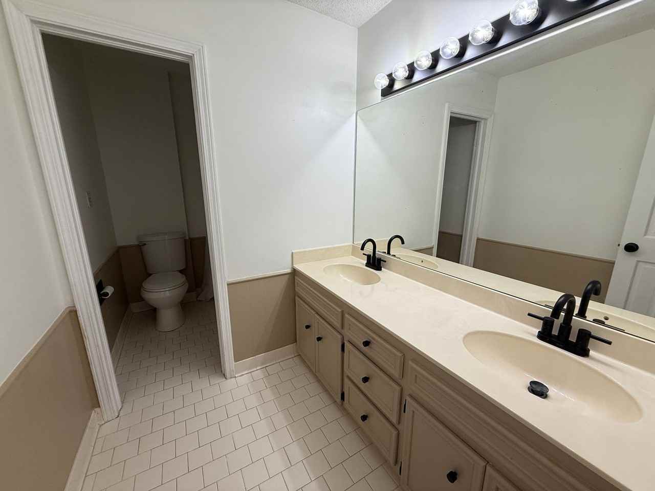 7031 East 70th Street - Photo 6 of 31