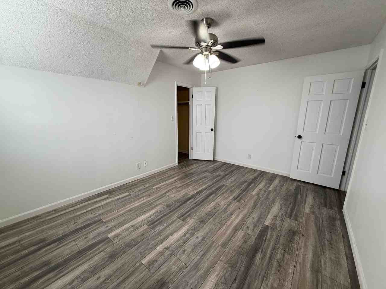 7031 East 70th Street - Photo 7 of 31