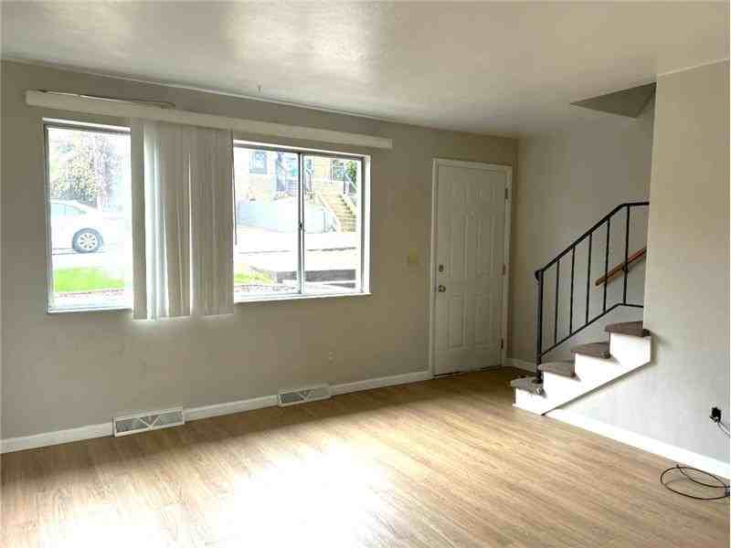 131 N 20th St - Photo 2 of 11