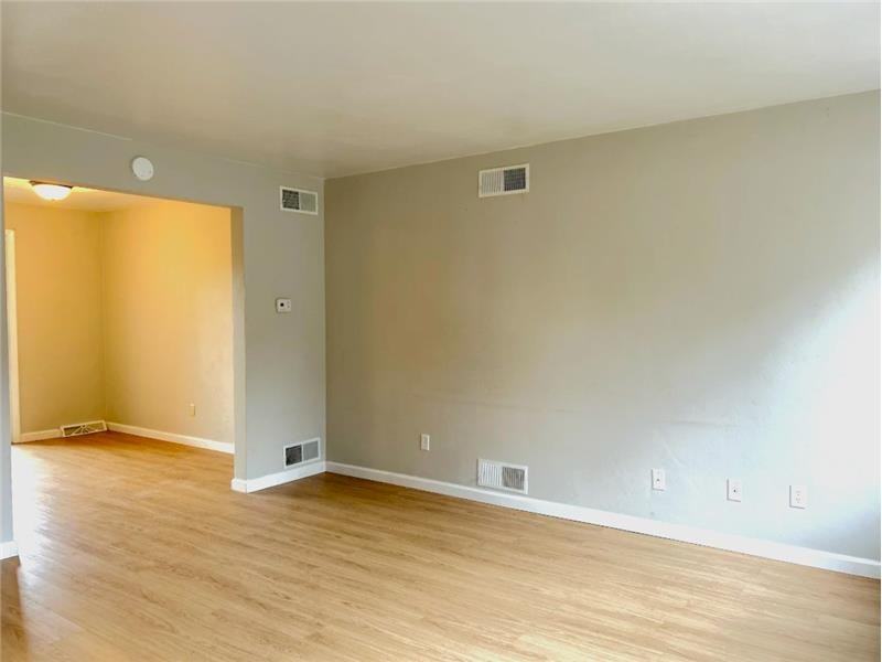 131 N 20th St - Photo 3 of 11