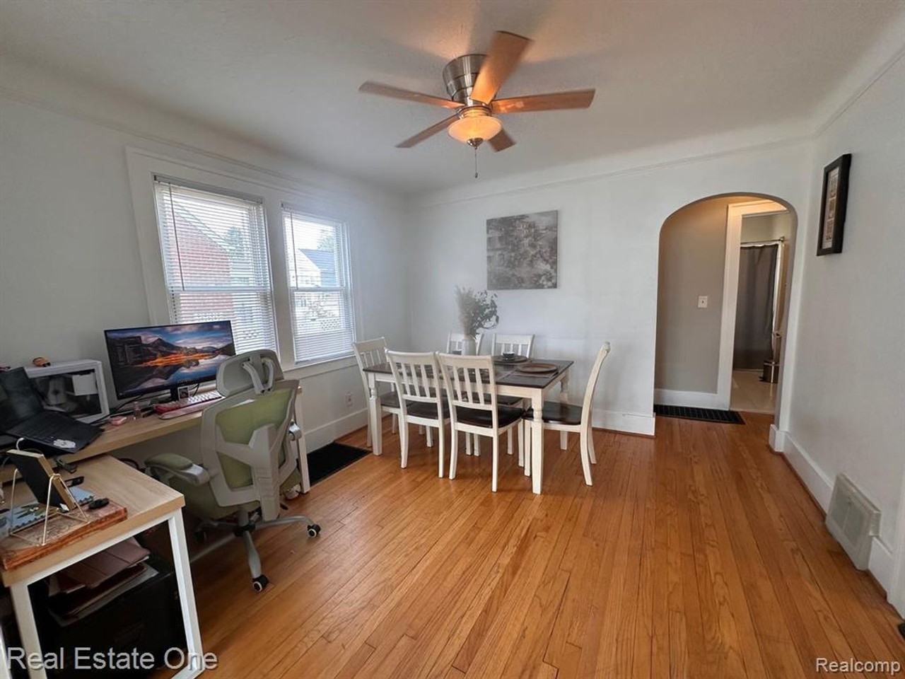 122 West Houstonia Avenue #A - Photo 5 of 16