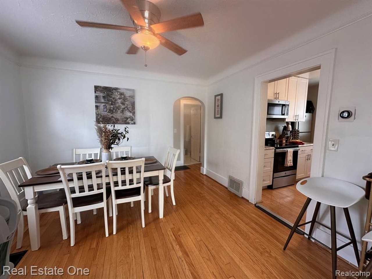 122 West Houstonia Avenue #A - Photo 7 of 16