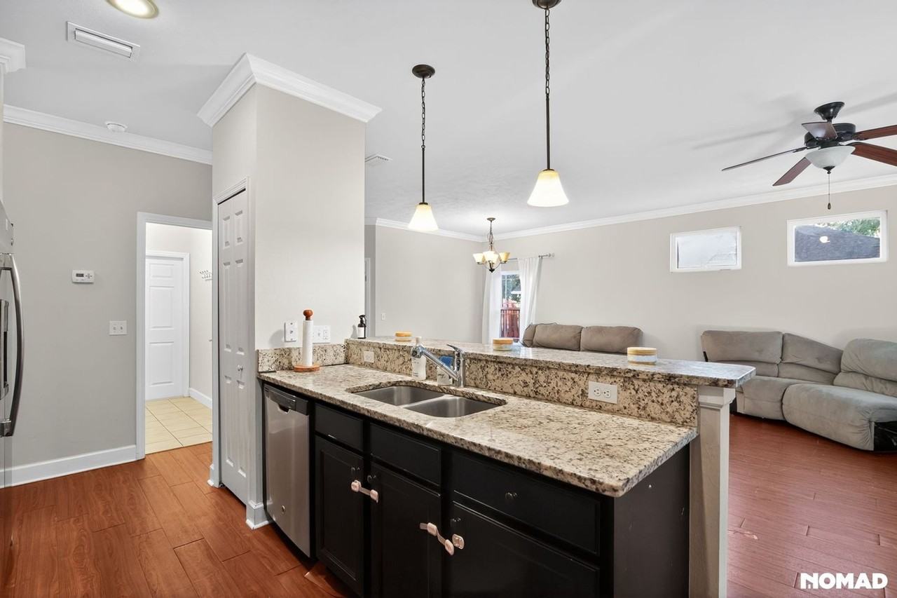 1731 Southwest 66th Drive - Photo 6 of 38