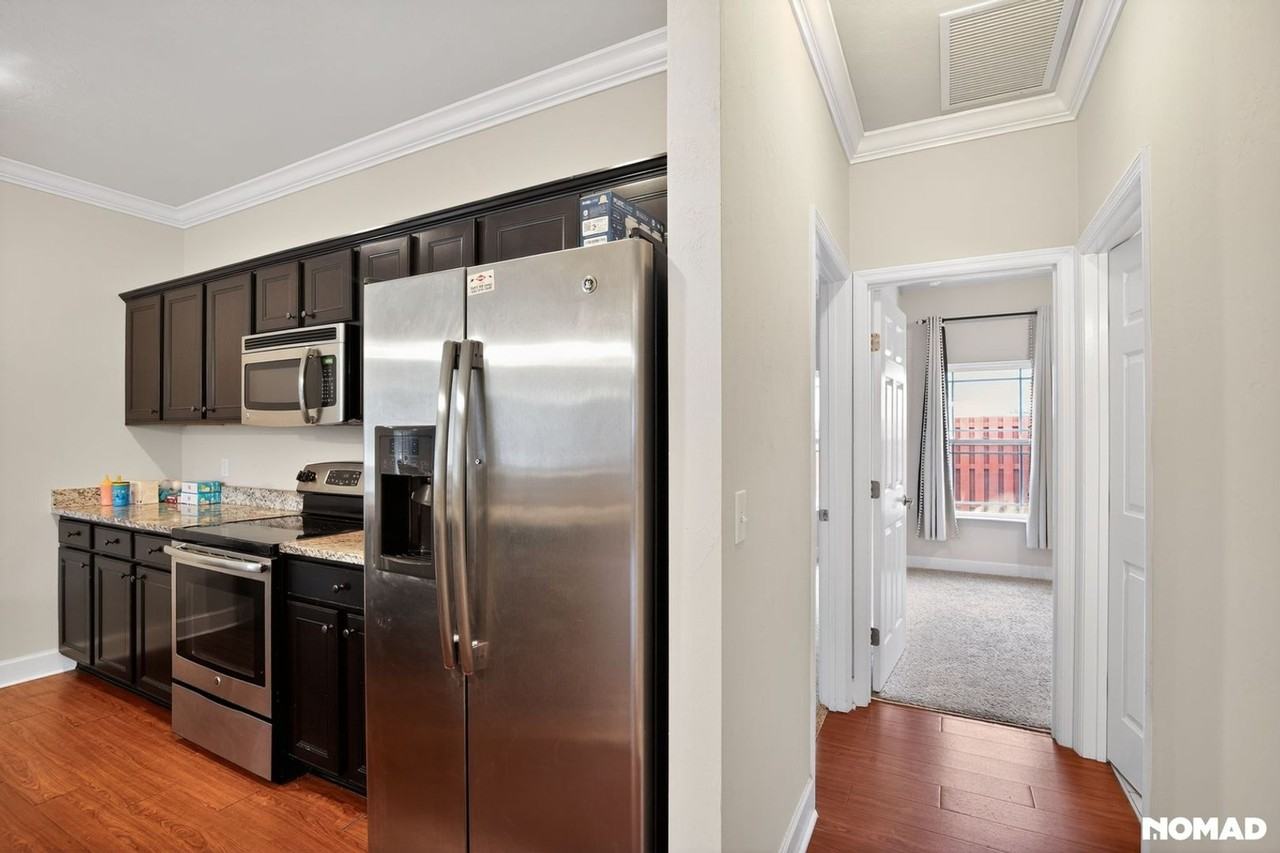 1731 Southwest 66th Drive - Photo 5 of 38