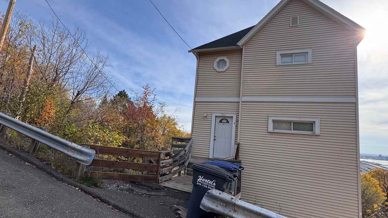 1712 W 3rd St - Photo 2 of 34