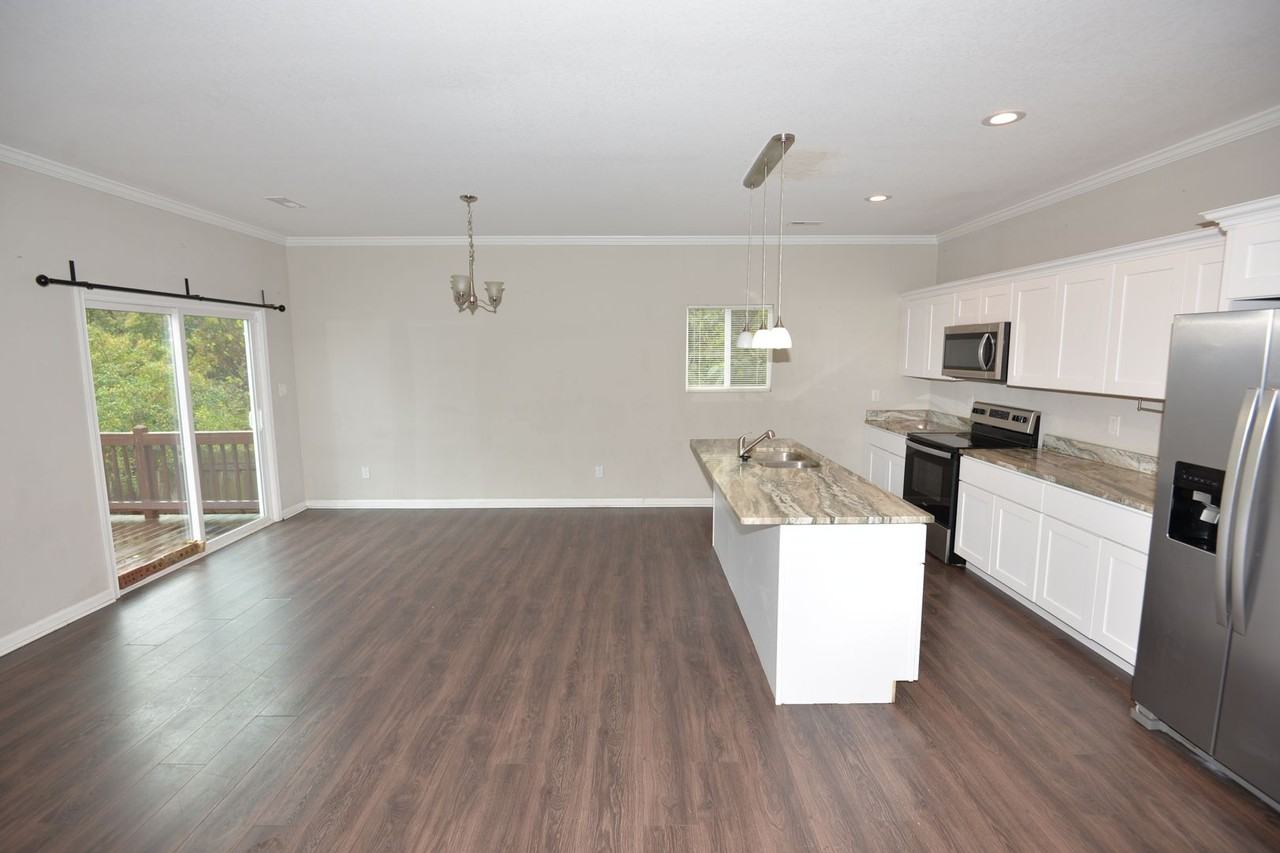 1302 Prentis Ave - Photo 3 of 30