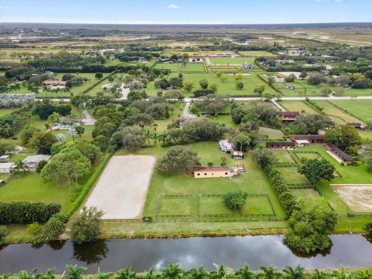 16693 Deer Path Ln - Photo 3 of 10