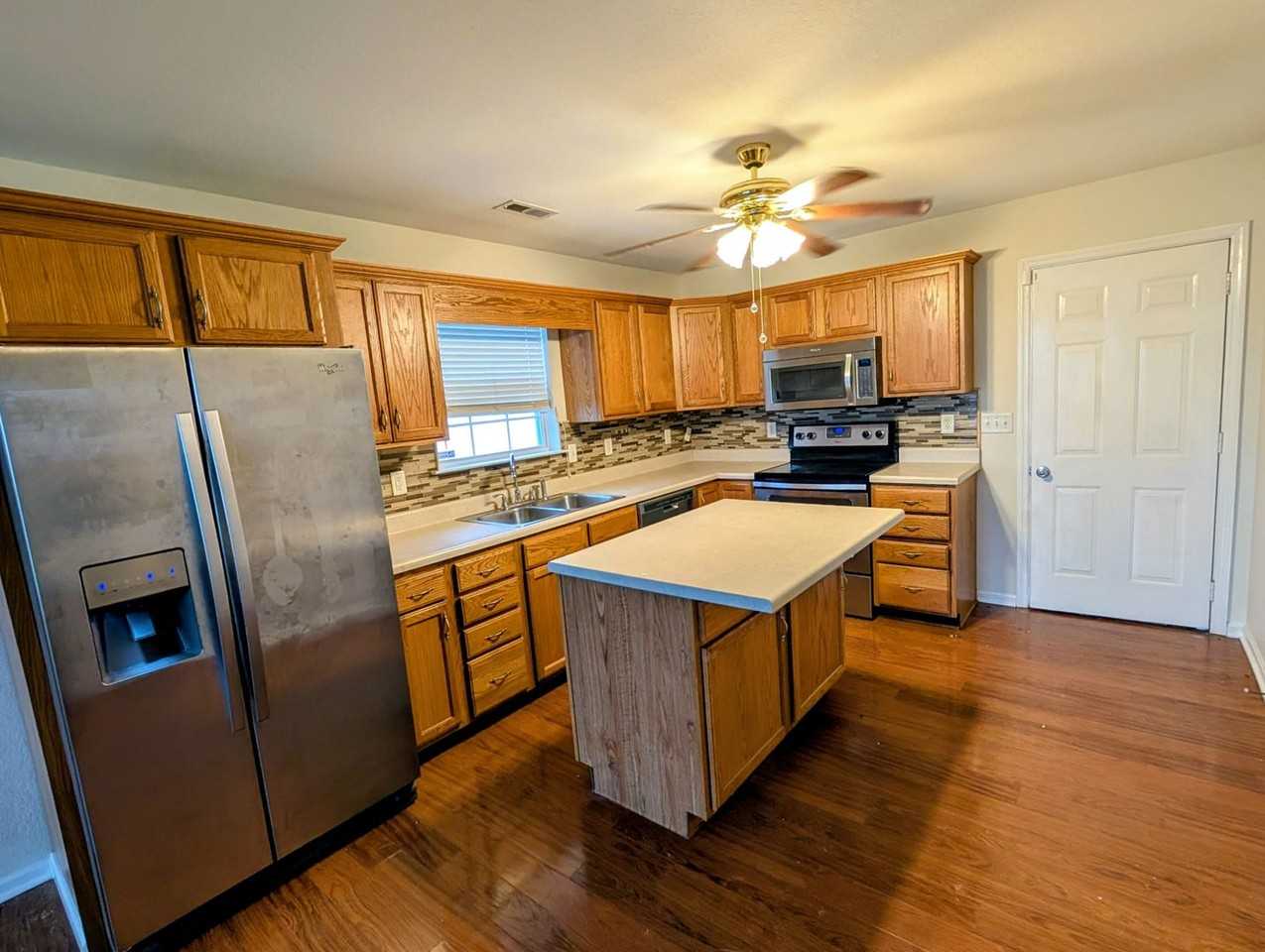 285 Glenn Wade Dr - Photo 2 of 18