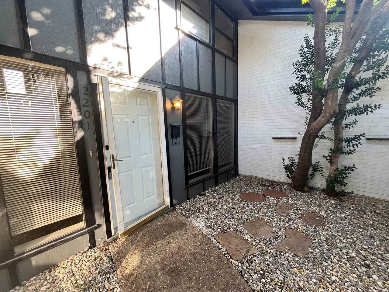 2201 Seville Ct - Photo 2 of 15