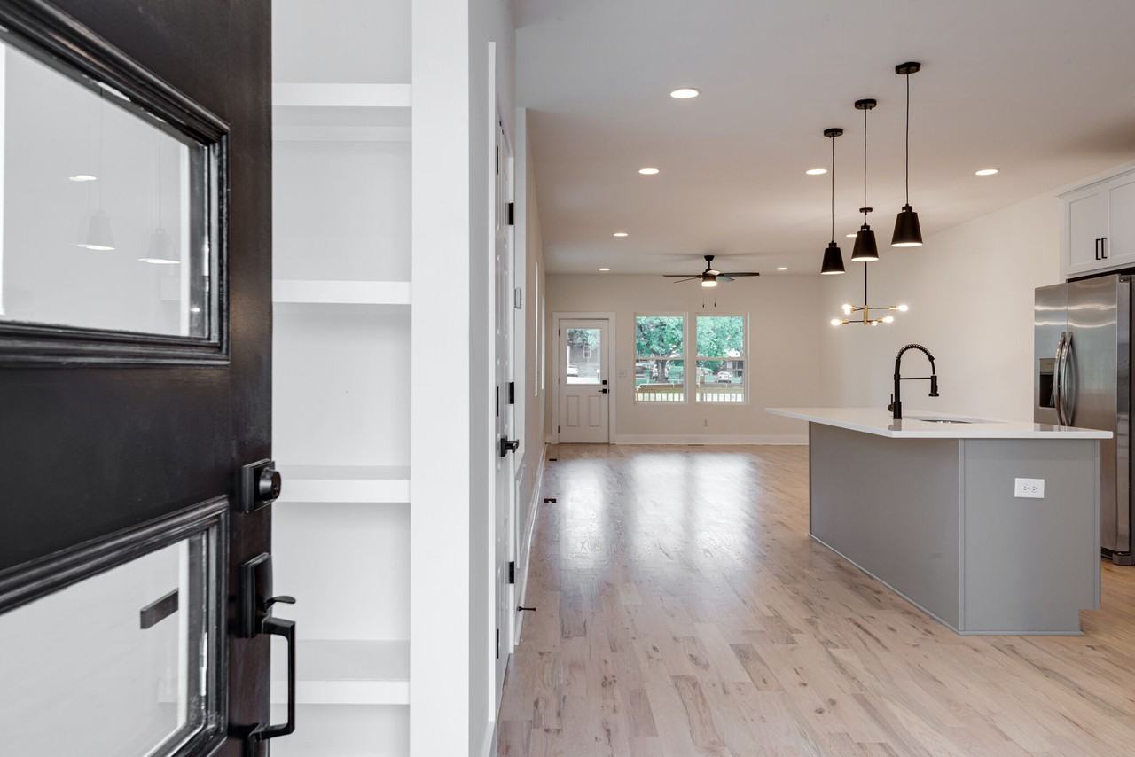 214 Eisenhower Drive - Photo 2 of 21