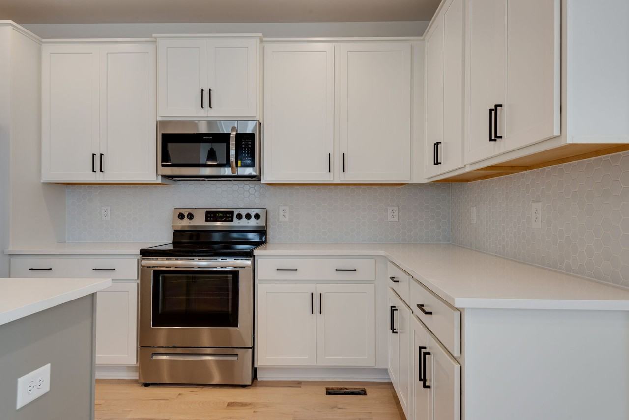 214 Eisenhower Drive - Photo 6 of 21