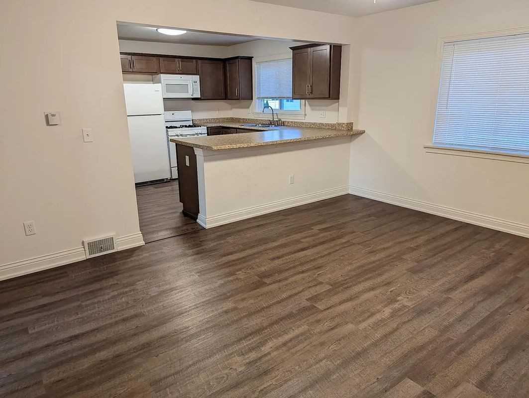 77 Laverack Ave ##4 - Photo 5 of 17