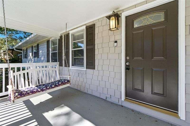 1003 Valley Dr Se - Photo 2 of 33