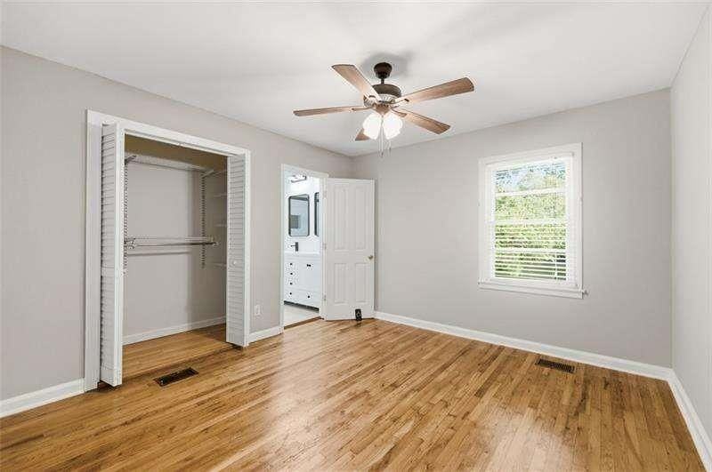 1003 Valley Dr Se - Photo 4 of 33