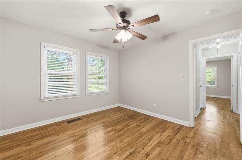 1003 Valley Dr Se - Photo 5 of 33