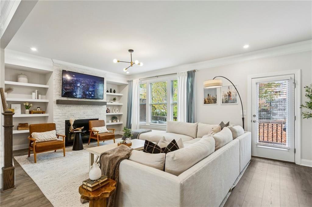 1368 Live Oak Ln - Photo 4 of 26