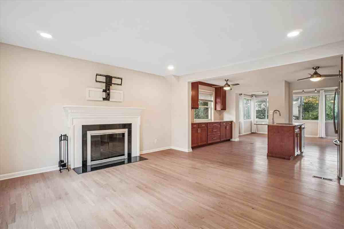 4409 Westbrook Ln - Photo 2 of 22
