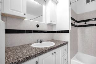 200 Av Kensington #726 - Photo 1 of 1