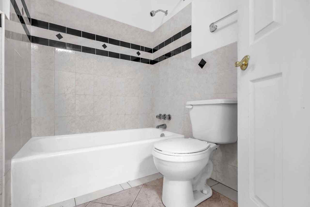 200 Av Kensington #726 - Photo 2 of 16